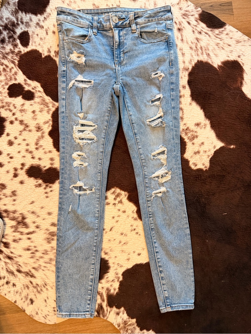 American Eagle Outfitters Size 4 Light Blue Distressed Skinny Jeans